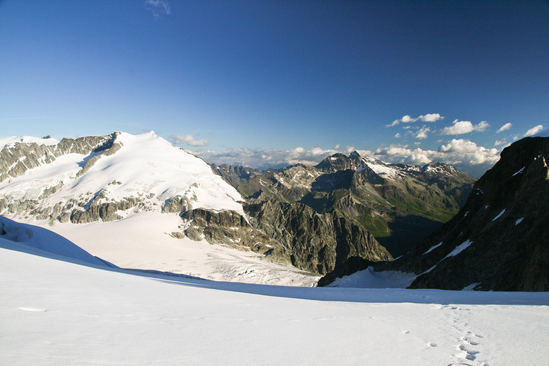 Pigne d'Arolla (3.796 m) und die Aiguilles Rouges d'Arolla (3.646 m).