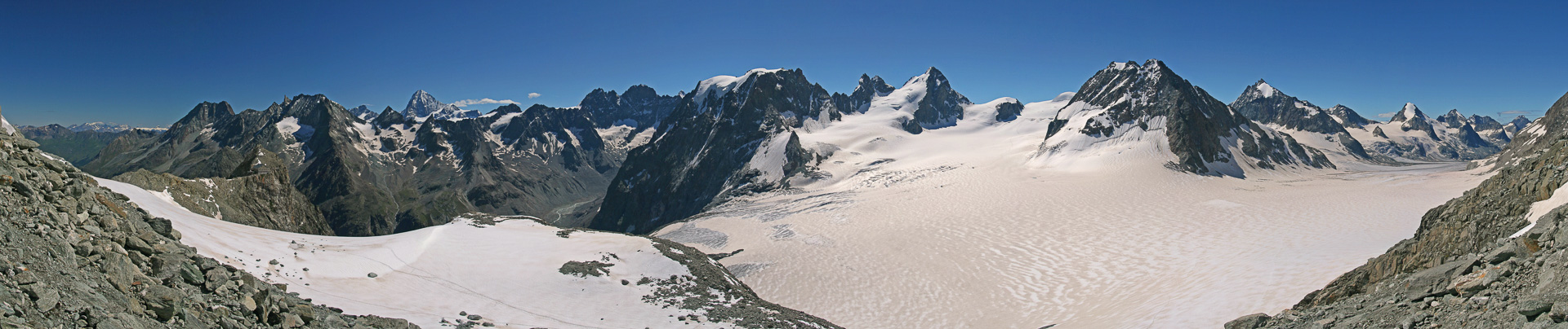 Dent Blanche, Mont Collon und die Eisströme von Glacier du Mont Collon und Glacier d'Otemma.