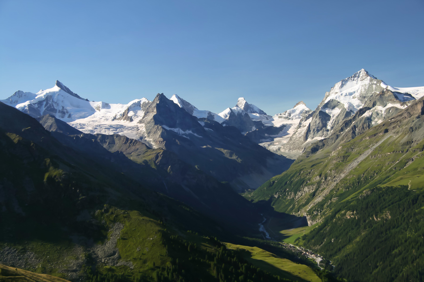 an der Alpaga de Nava: Zinalrothorn, Matterhorn, Dent Blanche.