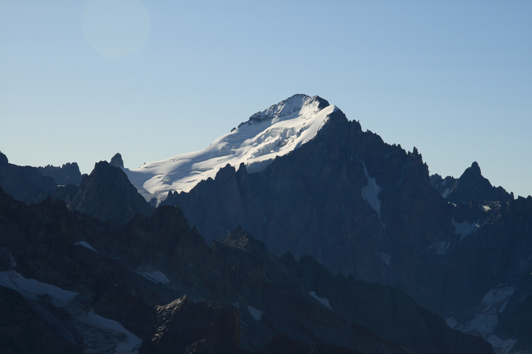Der höchste Berg der Dauphiné - vorgelagert der Dôme de Neige (4.015 m).
