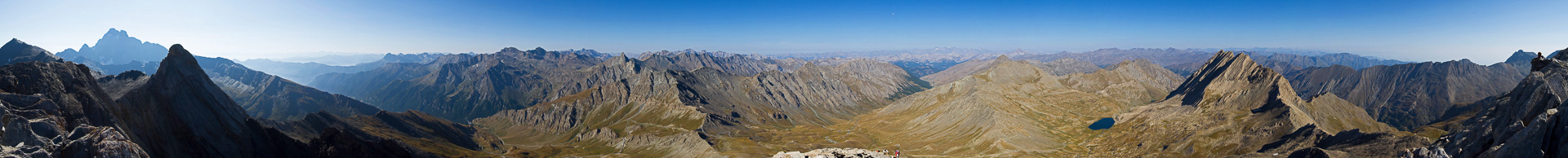Gipfelpanorama mit Blick zum Monte Viso, zu den Seealpen, der Dauphiné und ins Wallis.