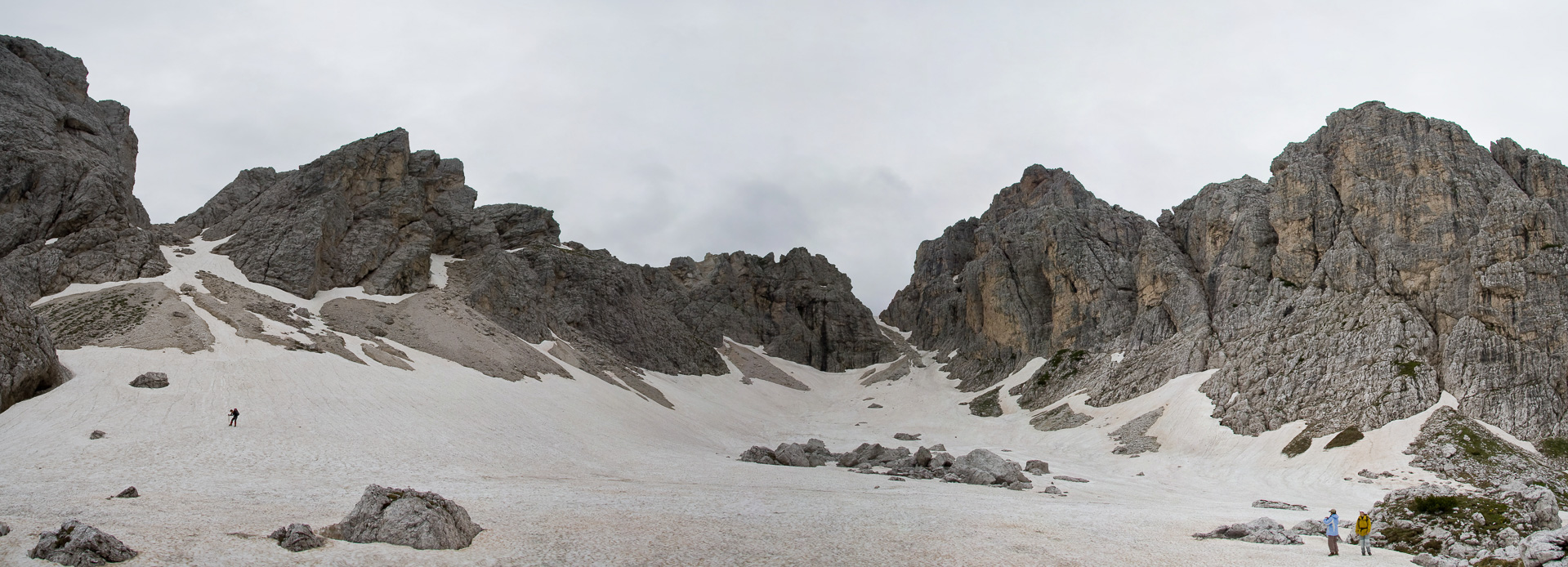 Abstieg von der Forc. Alta di Rio Bianco (links).