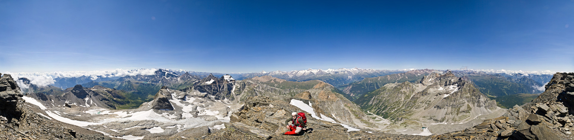 Ein herrlich alpiner Gipfel mit prächtigem Blick.