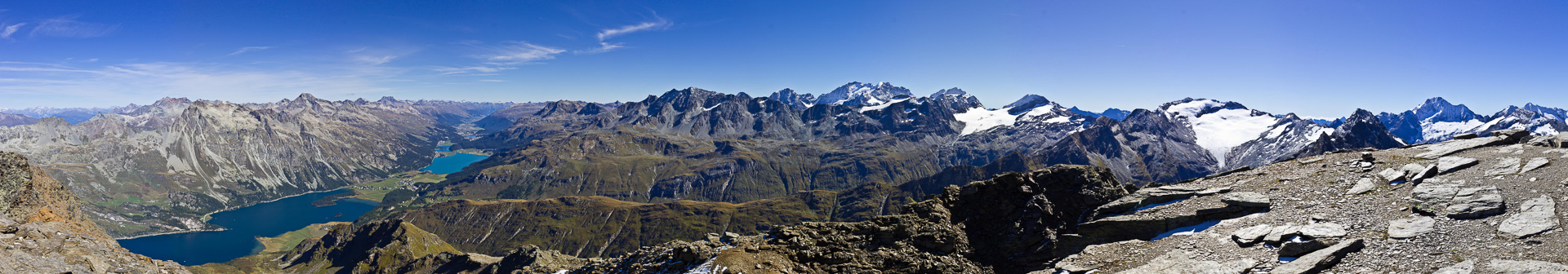 Das Oberengadin mit Seen und Gletscherbergen.