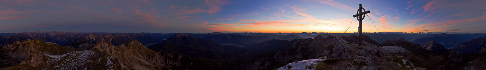 Dämmerung auf dem Hochiss (2.299 m) - kurz vor Sonnenaufgang.