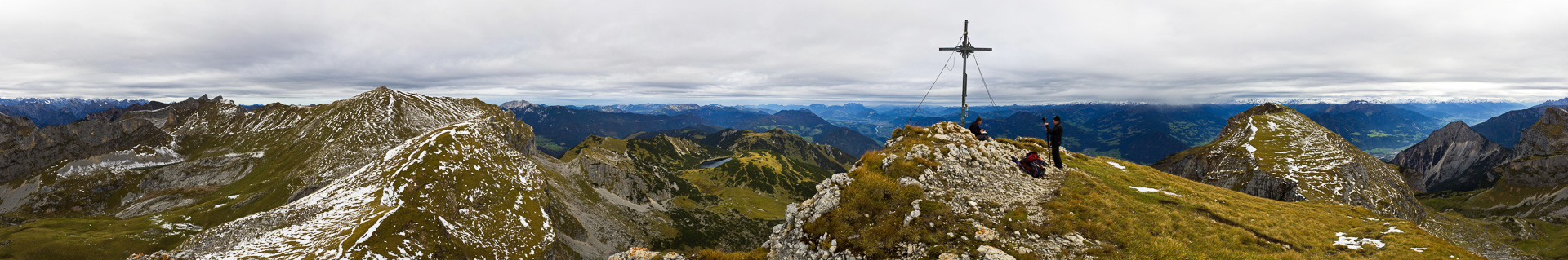 Ein leichter Klettersteig führt auf den Sagzahn - Gipfelpanorama.