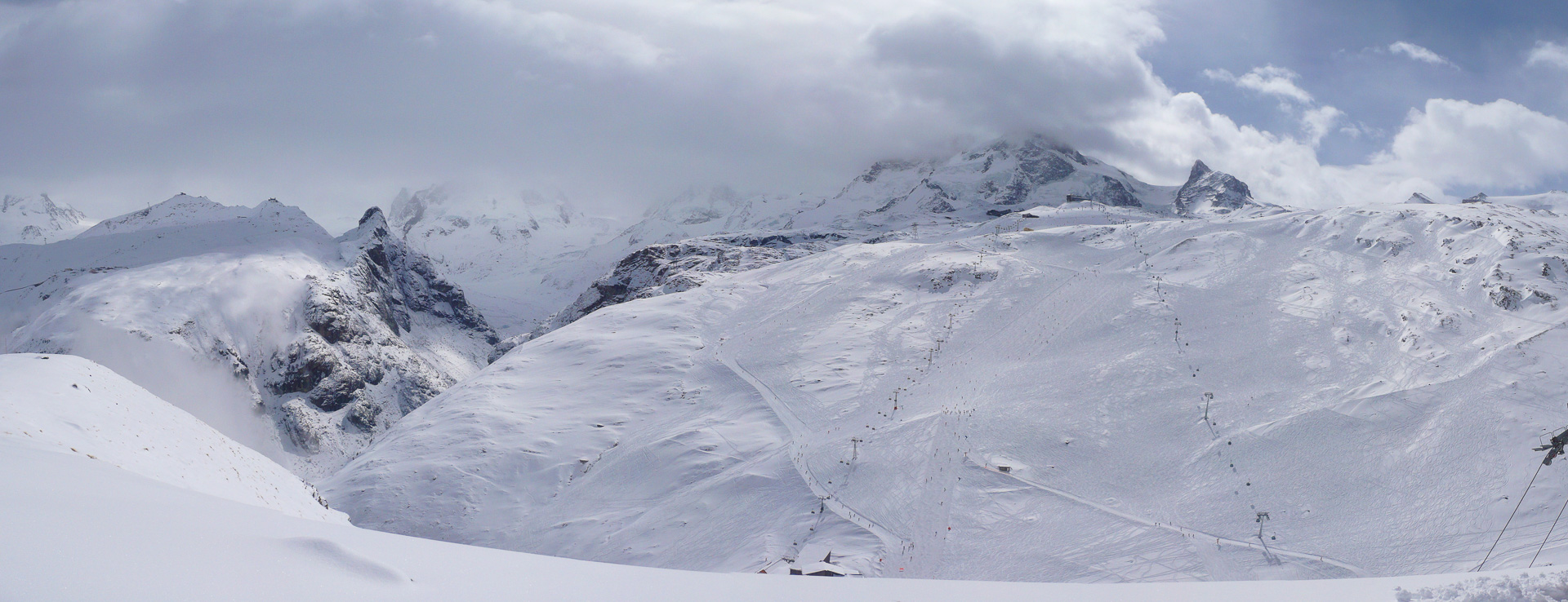 Blick auf das Skigebiet am Trockenen Steg.