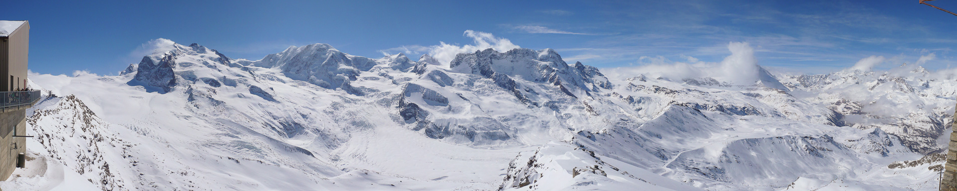 Monte Rosa, Lyskamm, Castor, Pollux, Breithorn und - umwölkt - das Matterhorn.