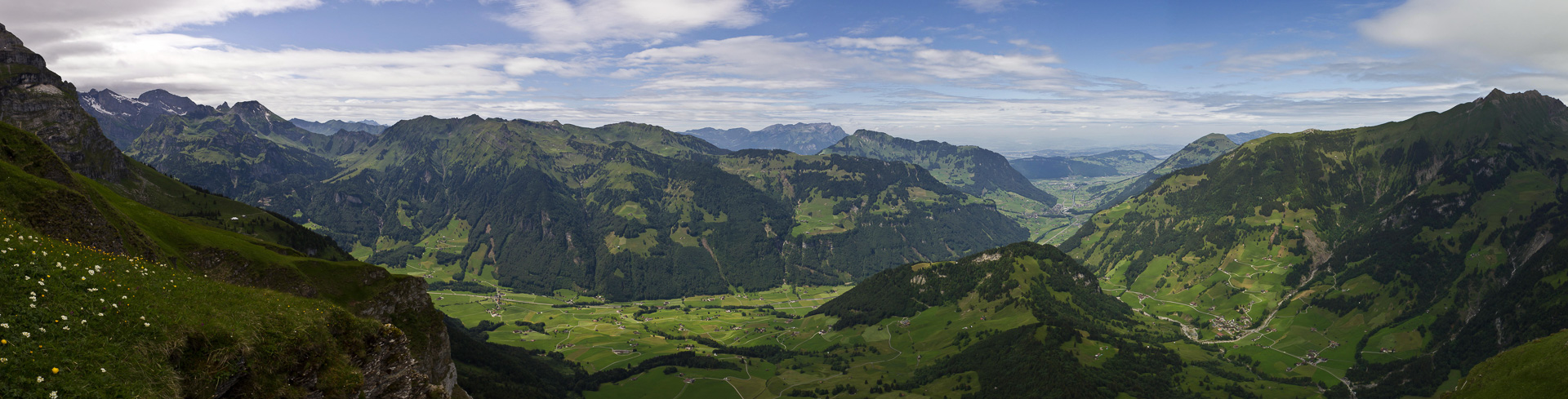 Aussichtskanzel hoch über dem Engelberger Tal.