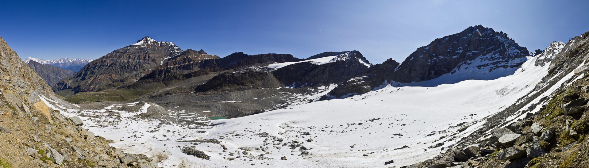 Mont Blanc, Punta Bianca, Gran Serra und Herbetet beherrschen die Landschaft.