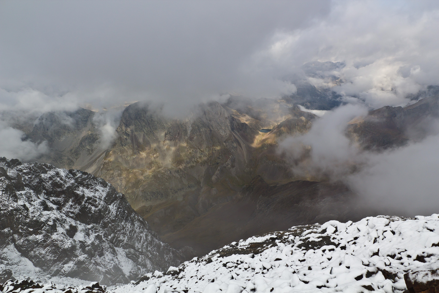 Einer der schönsten Berge der Pyrenäen - leider bei vielen Wolken.