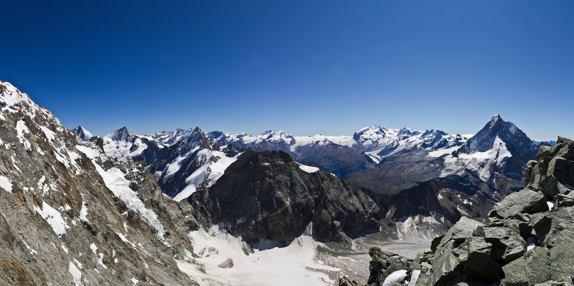 Vorne der Schönbielgletscher, dahinter die Zermatter Größen.