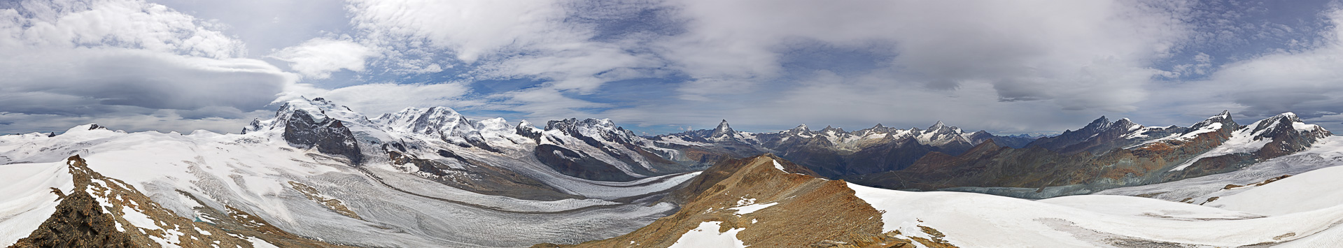Das Stockhorn steht bereits mitten in der faszinierenden Gletscherwelt von Findelgletscher und Gornergletscher.