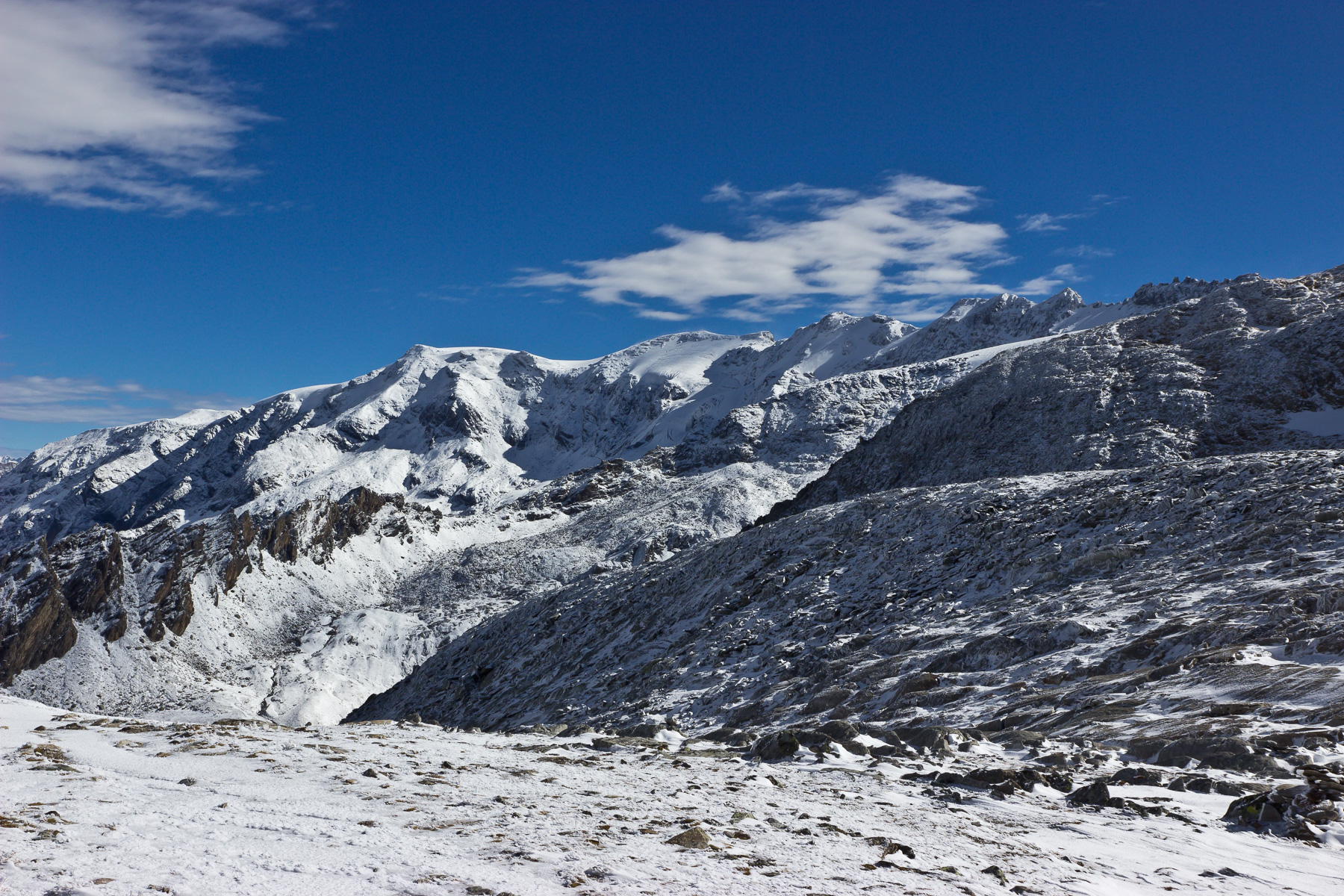 Blick zu den Dômes an den Glaciers de la Vanoise mit Dôme de l'Arpont genau in der Bildmitte.