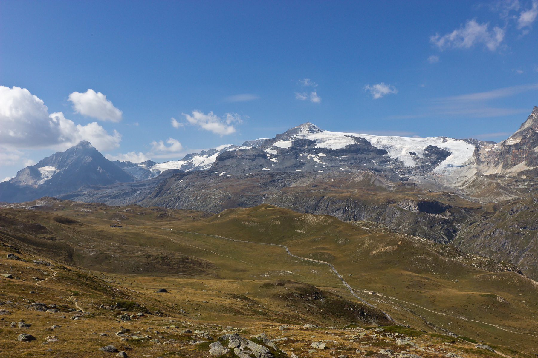 mit Dent Parrachée (3.697 m) und Dôme de Chasseforêt (3.586 m).