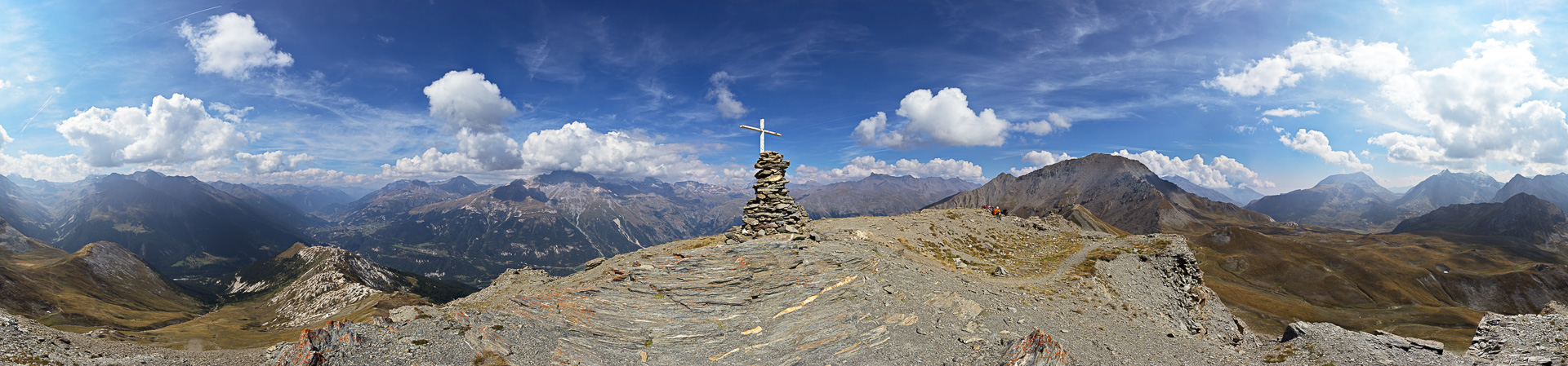 Blick in die Maurienne und auf Signal du Petit Mont Cenis - die größeren Berge sind leider meist in Wolken.