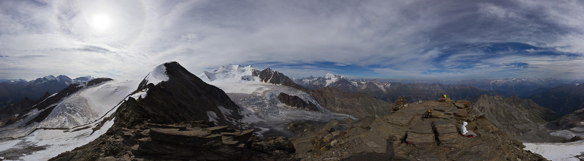 Einer der höchsten Wandergipfel der Alpen: Ein prächtiges Panorama.