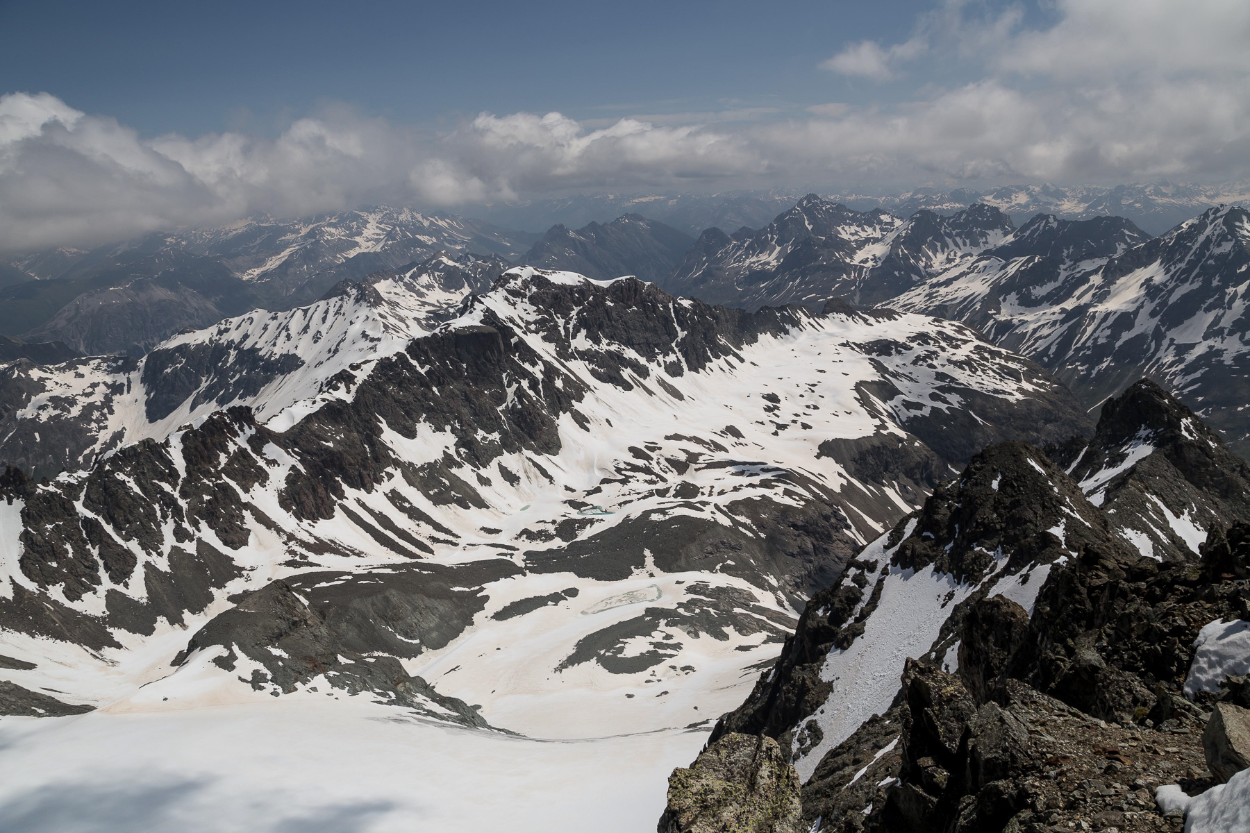 mit Piz Jenatsch (3.250 m) links und Piz Ot (3.246 m) rechts.
