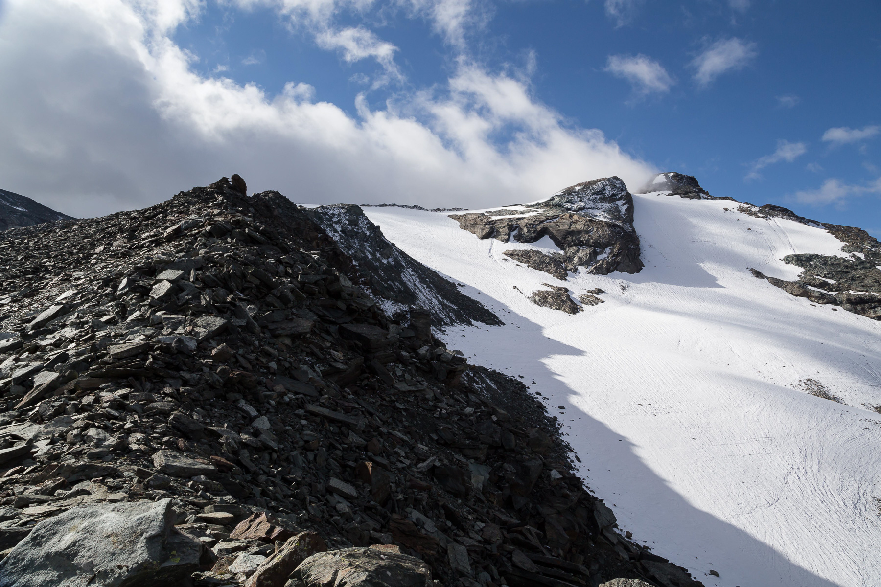 ein weiteres Gipfelziel, das nicht erreicht wurde, weil der Übergang vom Vorgipfel (3.393 m) zum Hauptgipfel schlicht nicht passierbar war.