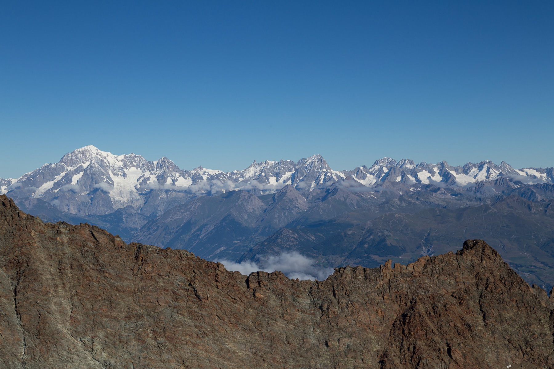 Mont Blanc (4.807 m), Grandes Jorasses (4.208 m) und Aiguille Verte (4.122 m).