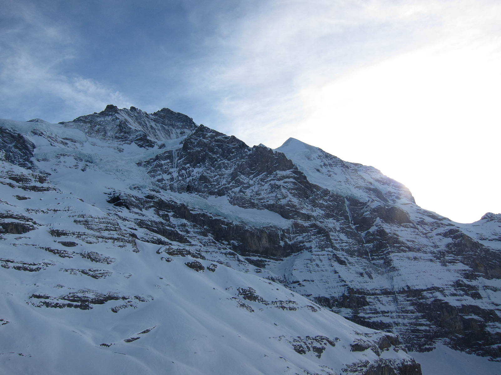 Links dahinter die Jungfrau (4.158 m).