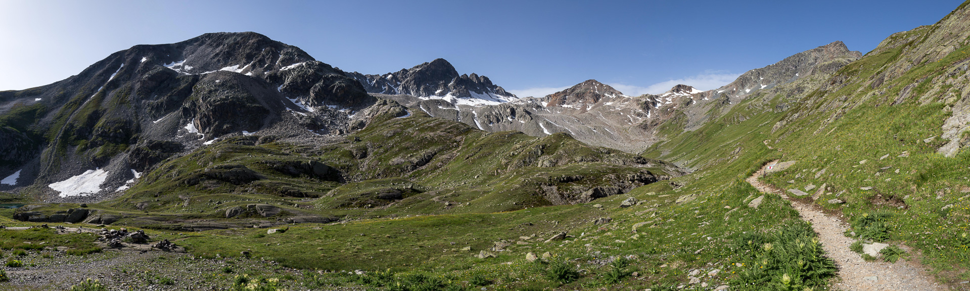 Piz Radönt (3.065 m), Radüner Rothorn (3.022 m) und Flüela Schwarzhorn (3.146 m).