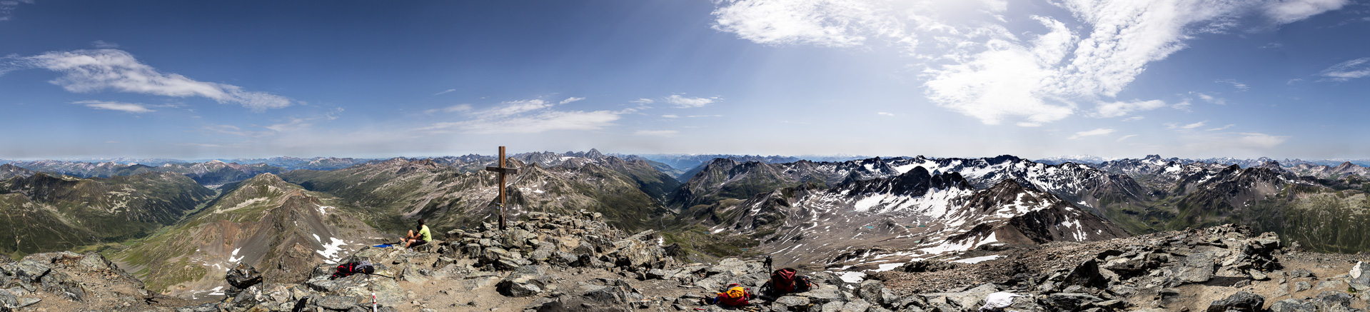 Gipfelpanorama mit Ortlergruppe und Bernina.