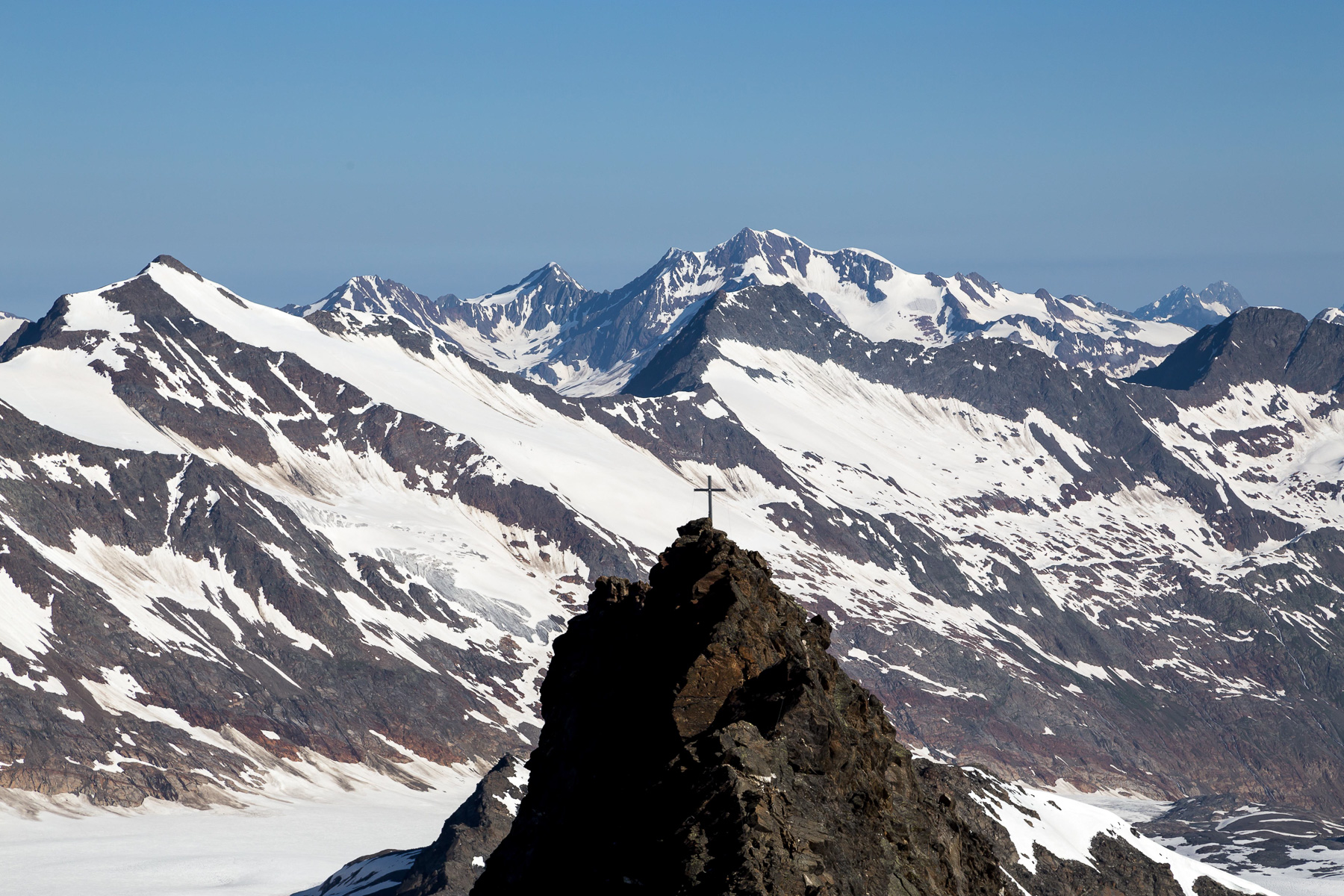 Blick zum Nordgipfel (3.462 m) und zur Wildspitze (3.768 m).