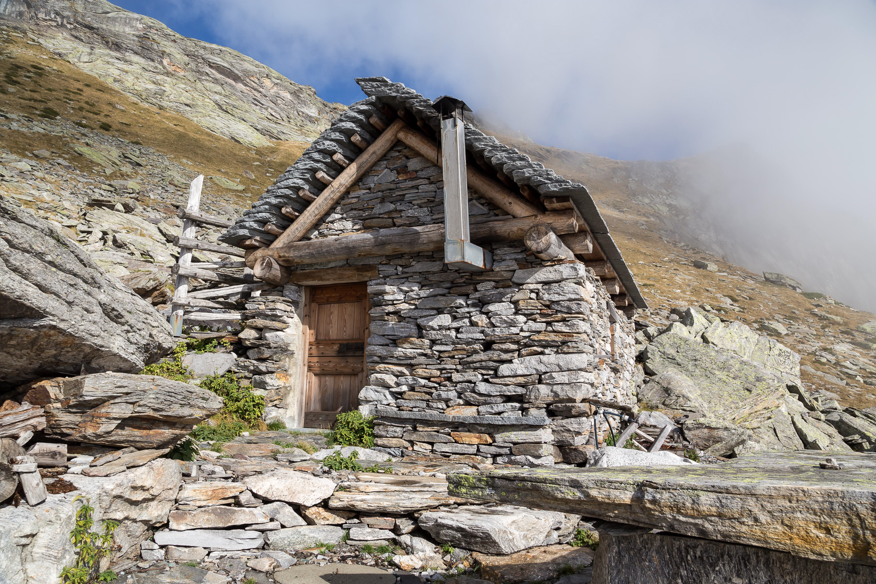 Eine von vielen renovierten Selbstversorgerhütten im Maggiatal.