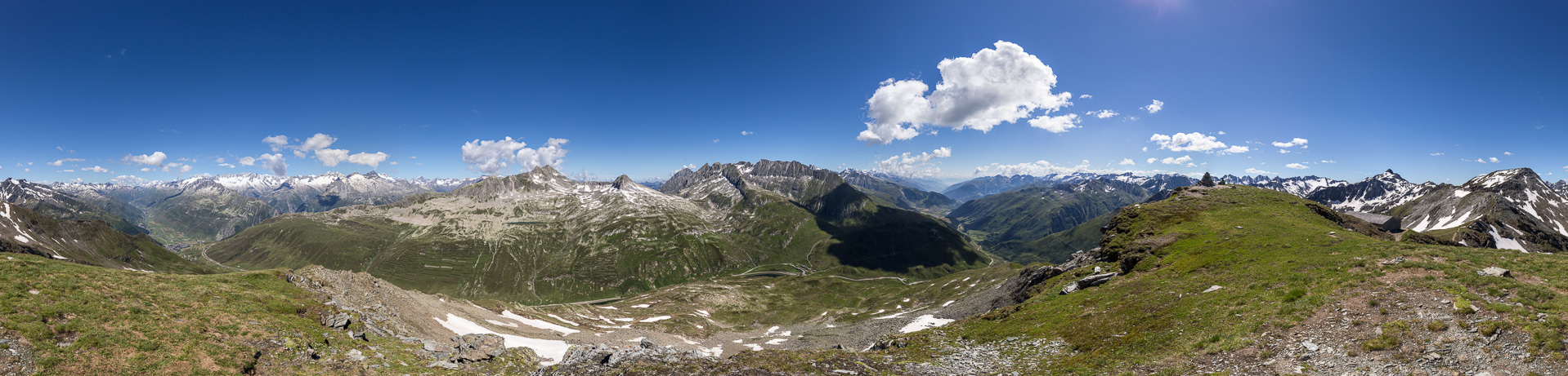 Grandioses Panorama oberhalb vom Oberalppass.