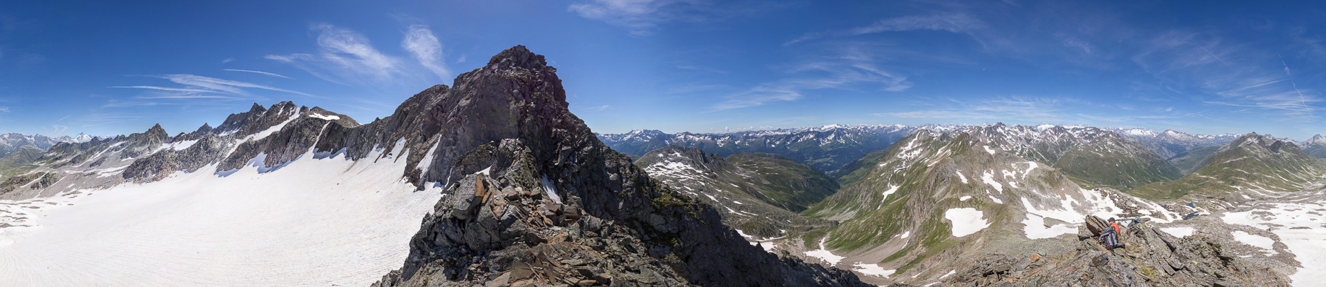 Panorama am Vorgipfel (2.827 m), da der Weiterweg zu ausgesetzt war.