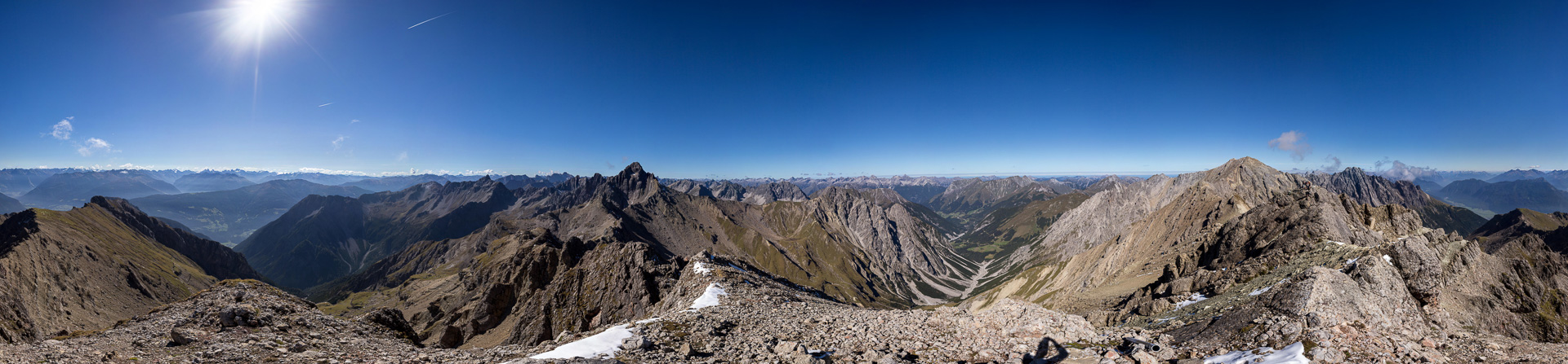 Wunderschönes Gipfelpanorama zwischen Großer Schlenkerspitze und Muttekopf.