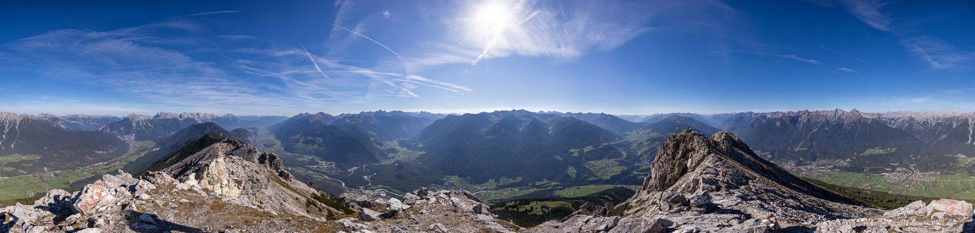 Wundervolles Gipfelpanorama hoch über Imst.