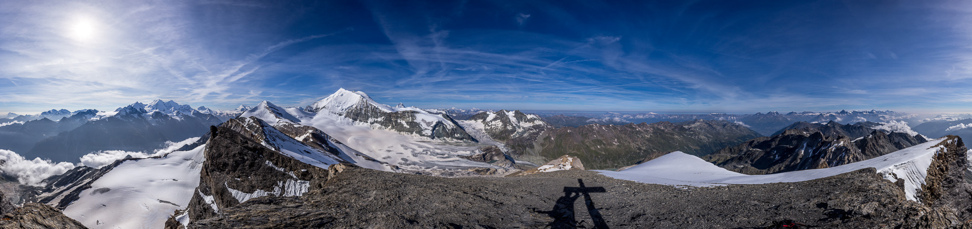 Höchster Wandergipfel der Schweiz - mit einem exquisiten Panorama auf fast alle wichtigen 4000er der Walliser und Berner Alpen.