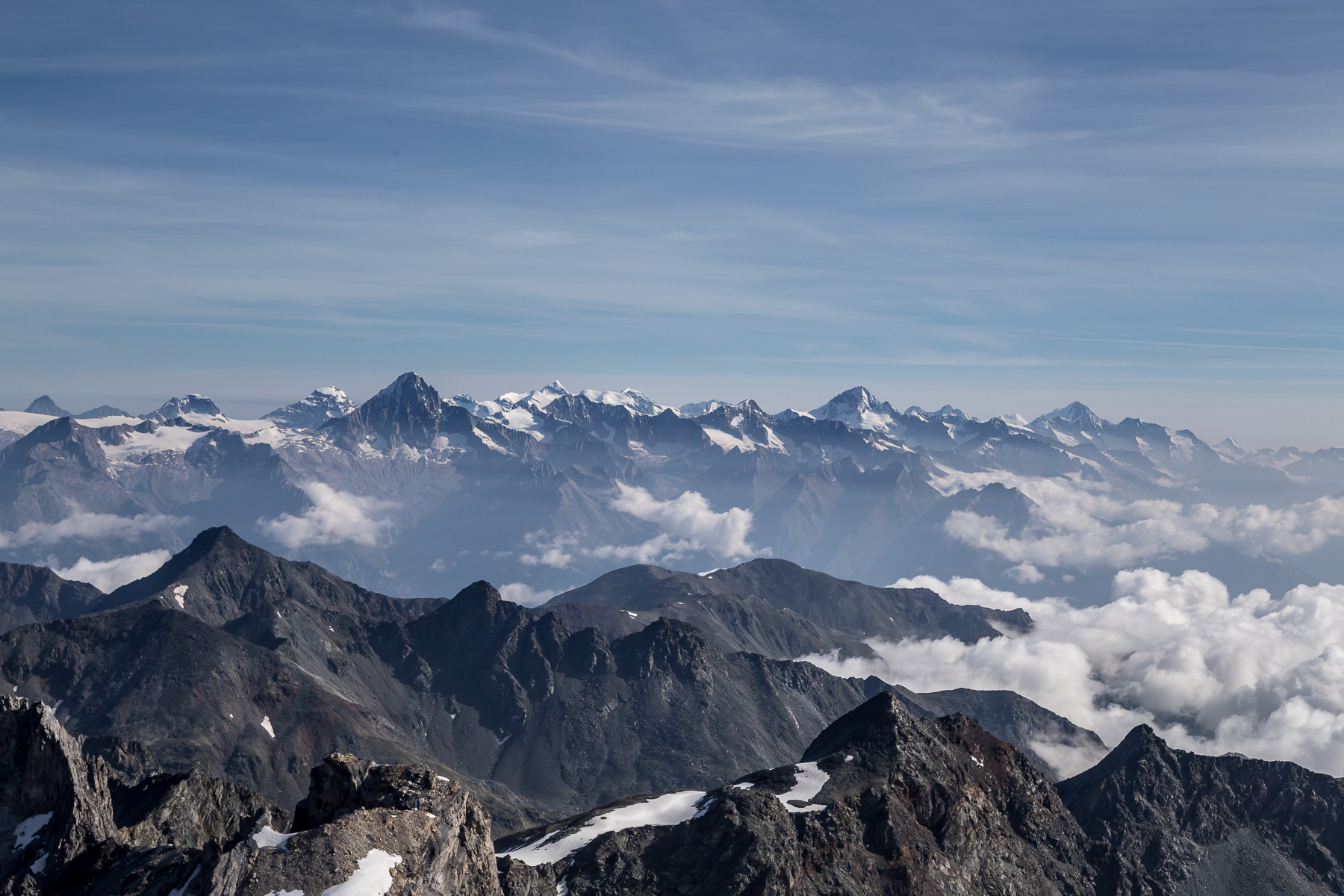 Bietschhorn (3.934 m), Aletschhorn (4.195 m) und Finsteraarhorn (4.274 m)
