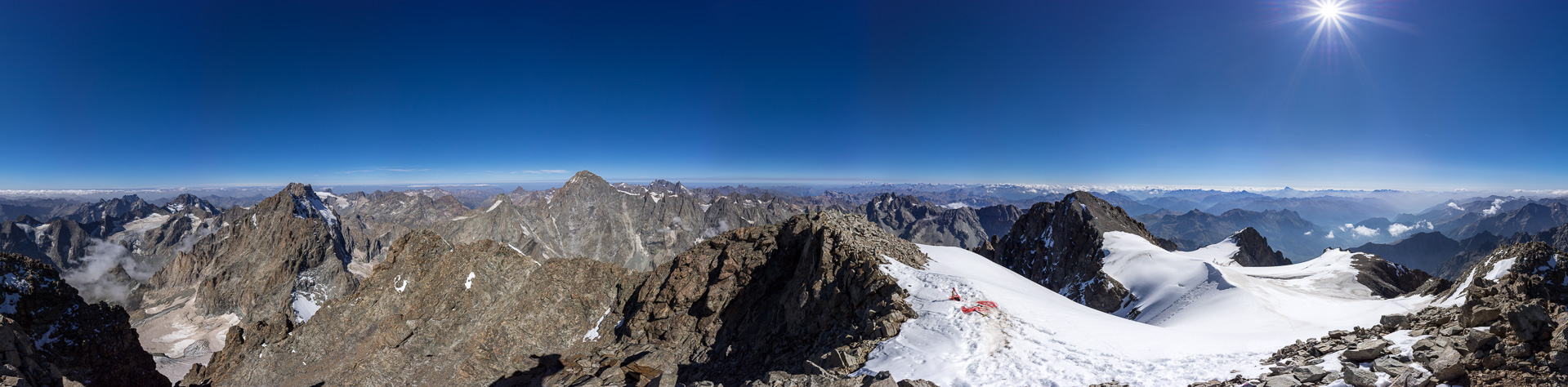 Gipfelpanorama mit Blick vom Matterhorn bis zum Monte Viso.