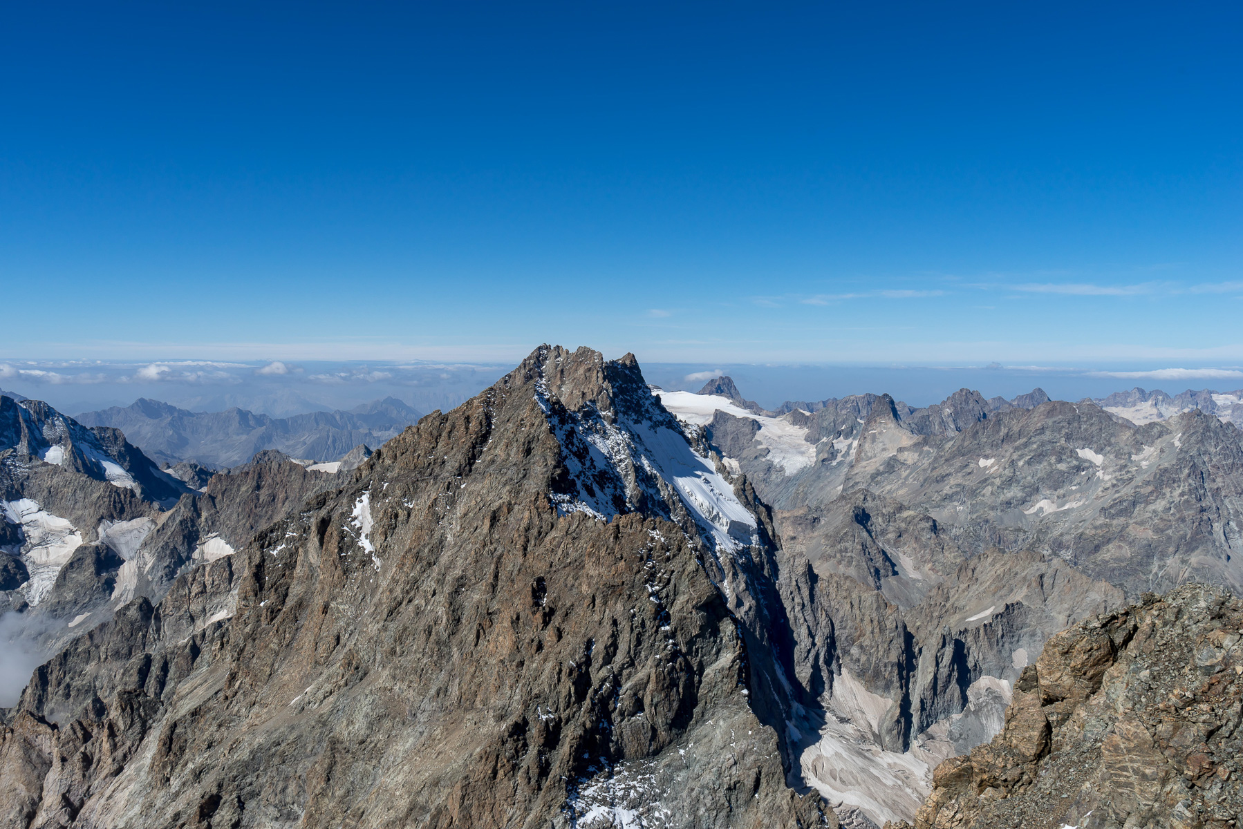 Pic Sans Nom (3.913 m) und L'Ailefroide (3.954 m).