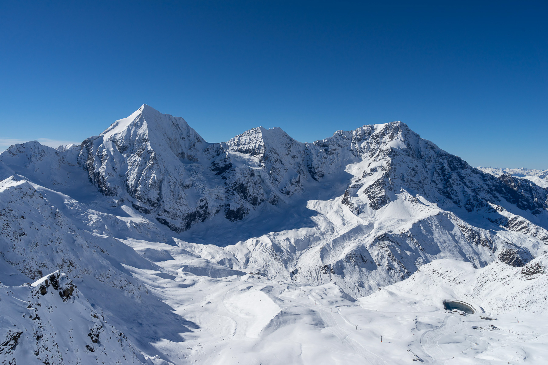 Das Dreigestirn: Königspitze (3.851 m), Monte Zebrù (3.735 m) und Ortler (3.905 m).