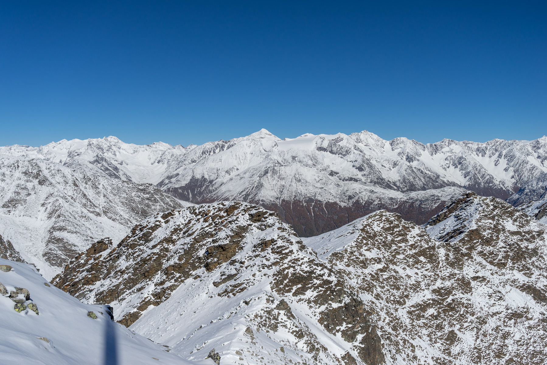 Blick zum Similaun (3.599 m) und zur Hinteren Schwärze (3.624 m).