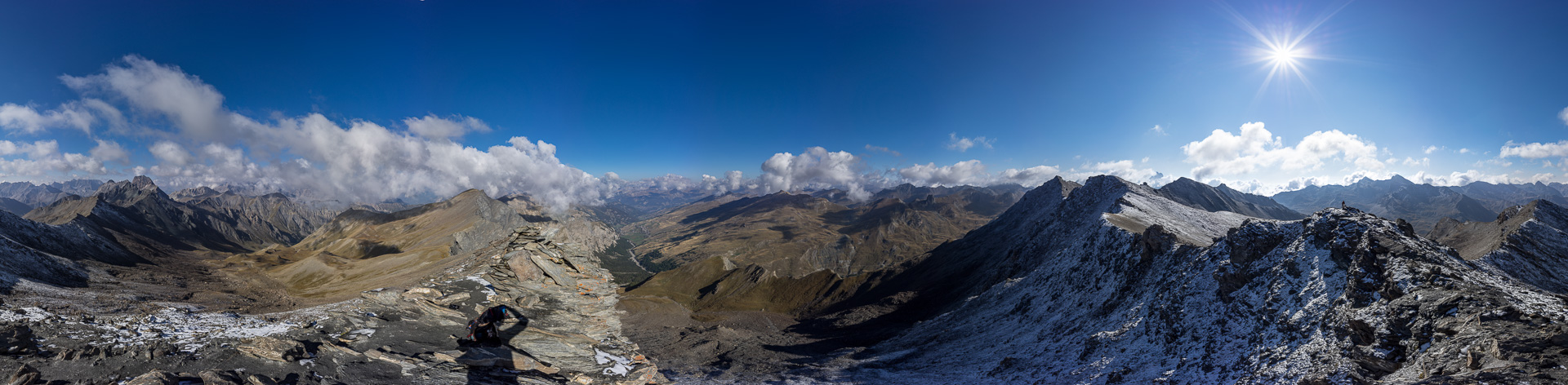 Gipfelpanorama - noch ist der Monte Viso zu sehen.