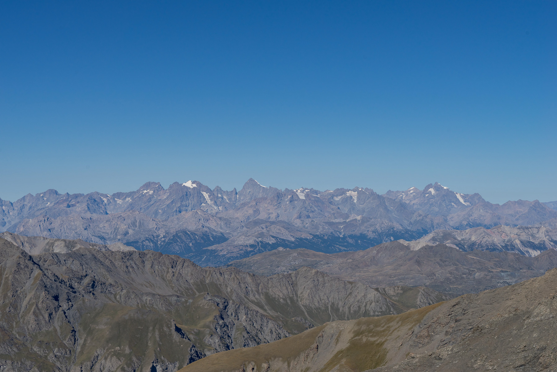 Blick in die Dauphiné mit L'Ailefroide, Mont Pelvoux, Barre des Écrins und Montagne des Agneaux.