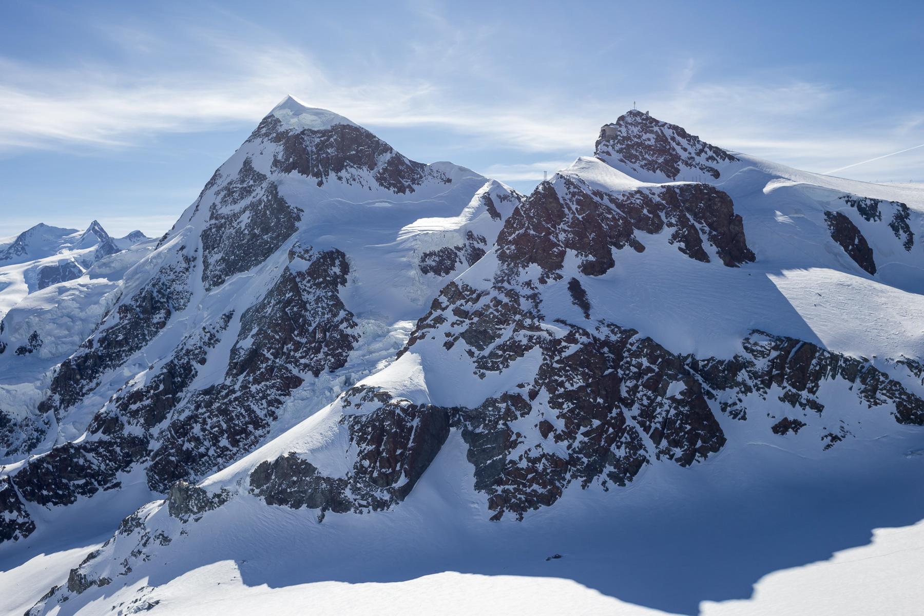 Monte Rosa (4.634 m), Breithorn (4.164 m) und Kleine Matterhorn (3.883 m)