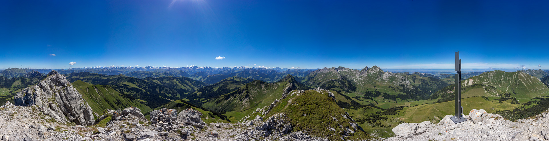 Der höchste Gipfel der Savigny-Gruppe bietet eine entsprechend tolle Rundumsicht.