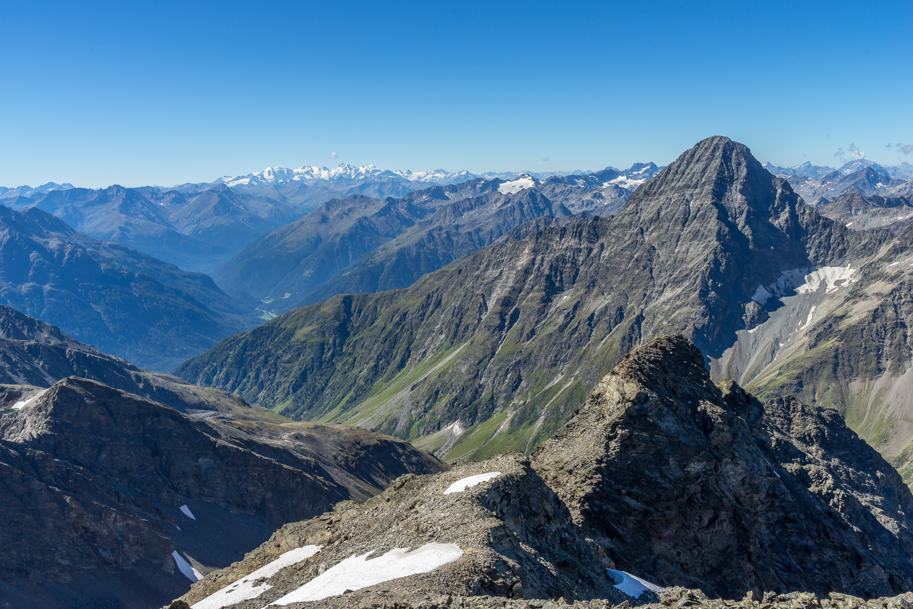 Blick zur Bernina und Piz Linard.
