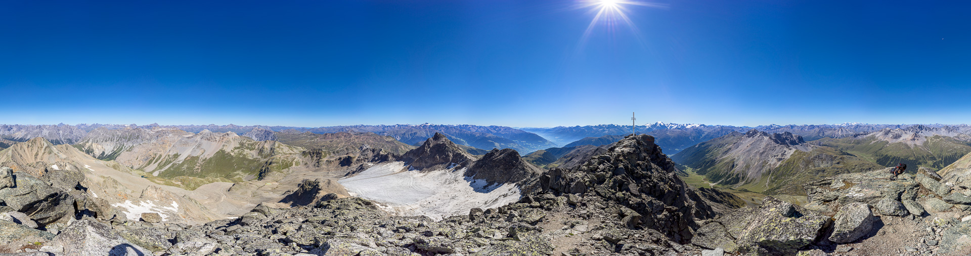 Prachtwetter und Prachtpanorama vom höchsten Gipfel der Sesvenna-Gruppe.