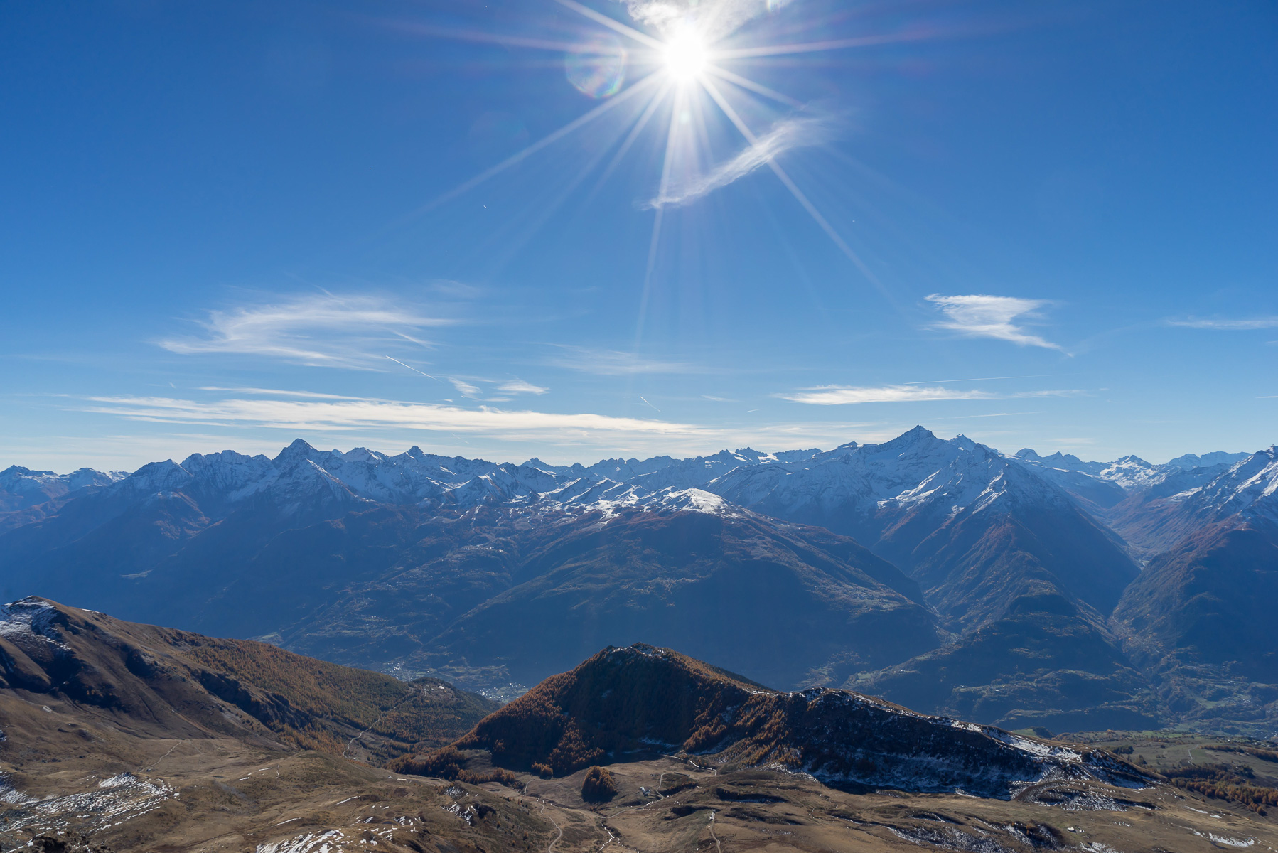 Blick ins Aostatal mit Monte Emilius und Grivola.