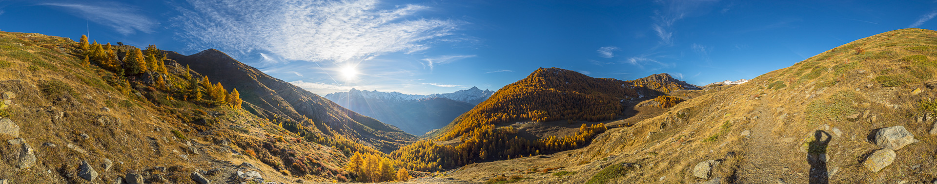 Im Aufstieg der Blick ins Aostatal.