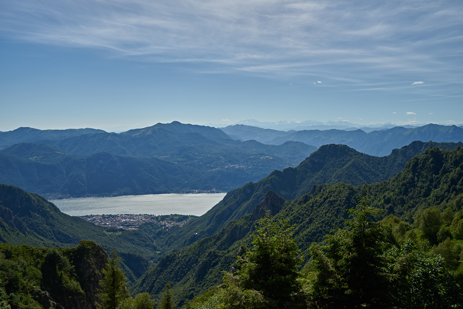 Lago di Como, Walliser Alpen und immer noch keine Wolke.