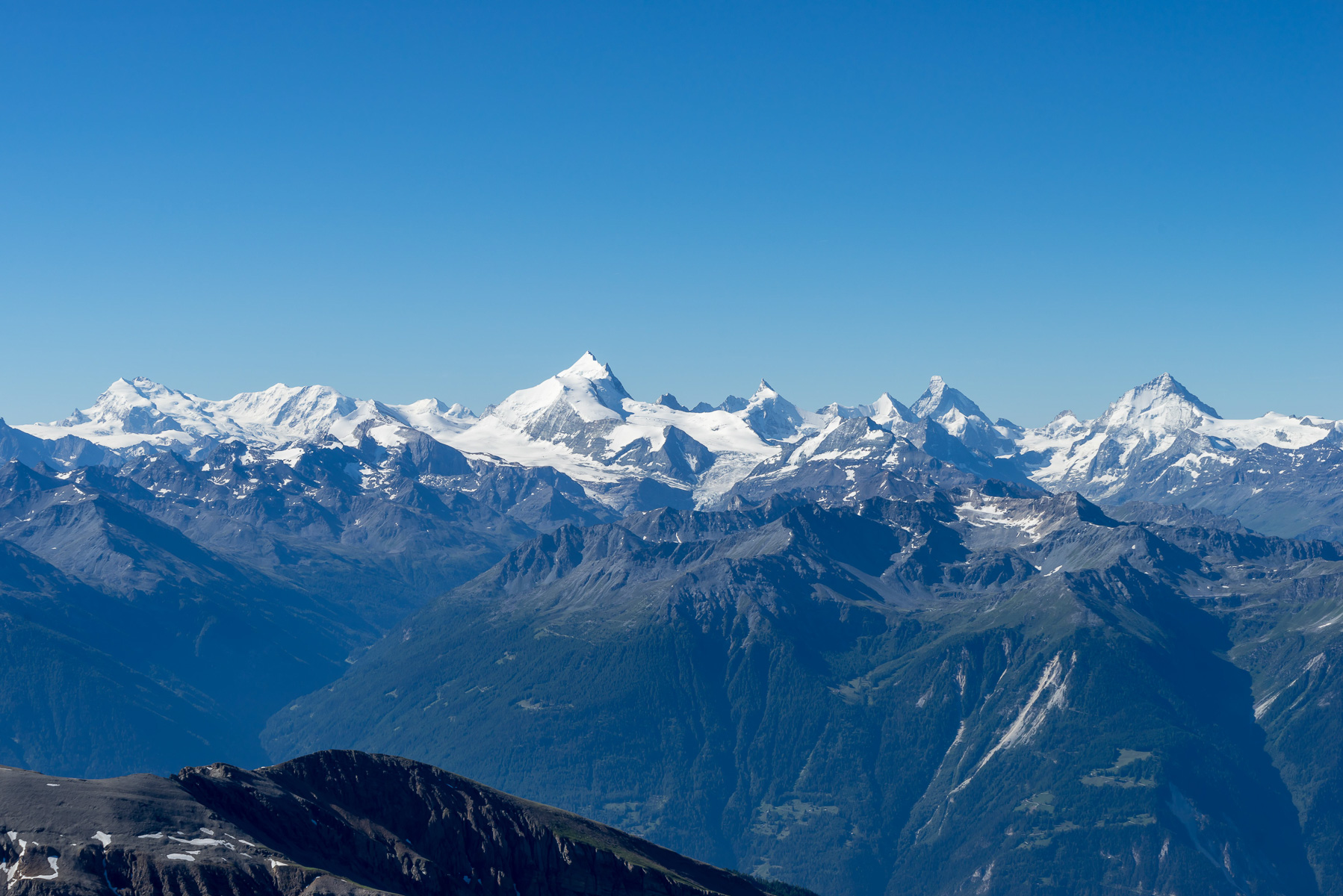 Walliser Detailansicht - Monte Rosa, Breithorn, Weisshorn, Zinalrothorn, Matterhorn, Dent Blanche.