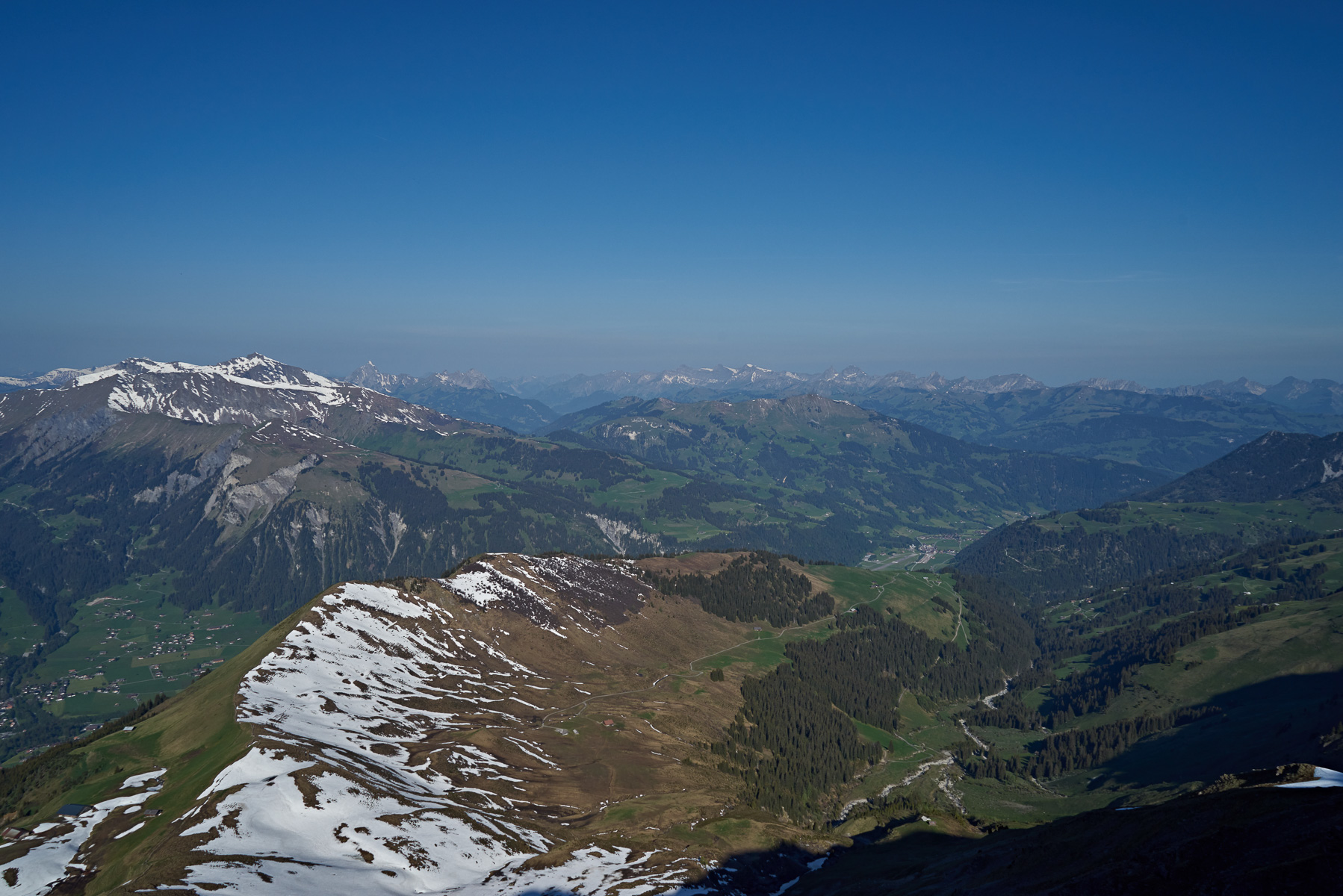 Blick nach Norden in die Freiburger Alpen.